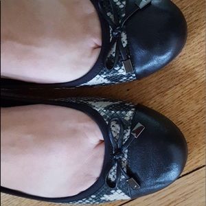 Vionic snake print flats